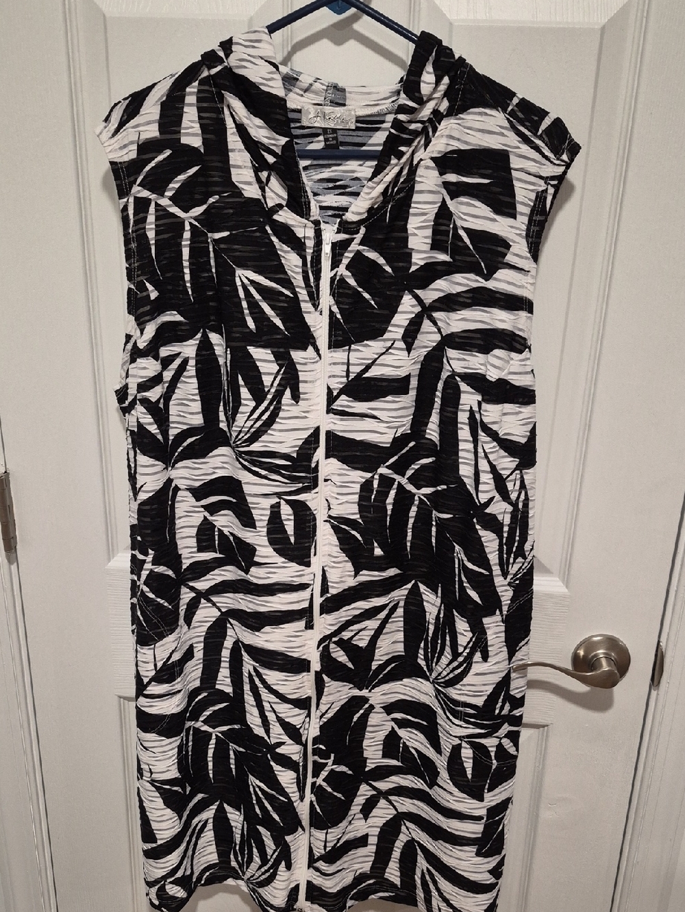 Black & White Leaf Print Hooded, Zip-Front Cover-up